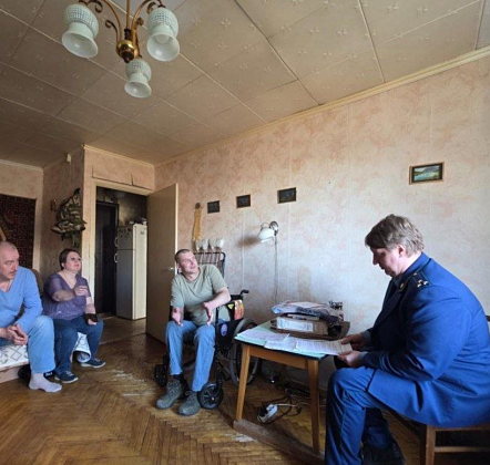 В соответствии с требованиями организационно-распорядительных документов органов прокуратуры, при необходимости прокуратурой округа незамедлительно организовывается выездной прием граждан, в том числе с учетом состояния их здоровья и маломобильности, прие В соответствии с требованиями организационно-распорядительных документов органов прокуратуры, при необходимости прокуратурой округа незамедлительно организовывается выездной прием граждан, в том числе с учетом состояния их здоровья и маломобильности, прие