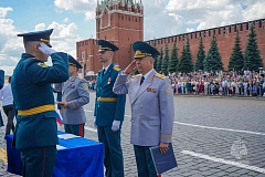На Красной площади состоялась торжественная церемония вручения дипломов выпускникам двух вузов МЧС России