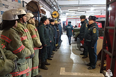 В рамках подготовки к борьбе с огненной стихией сотрудники Управления по ЮЗАО ГУ МЧС России по городу Москве провели совместные учения с добровольной пожарной дружиной Жилищника «Черемушки». Основной целью мероприятия стало освоение навыков прокладки маги